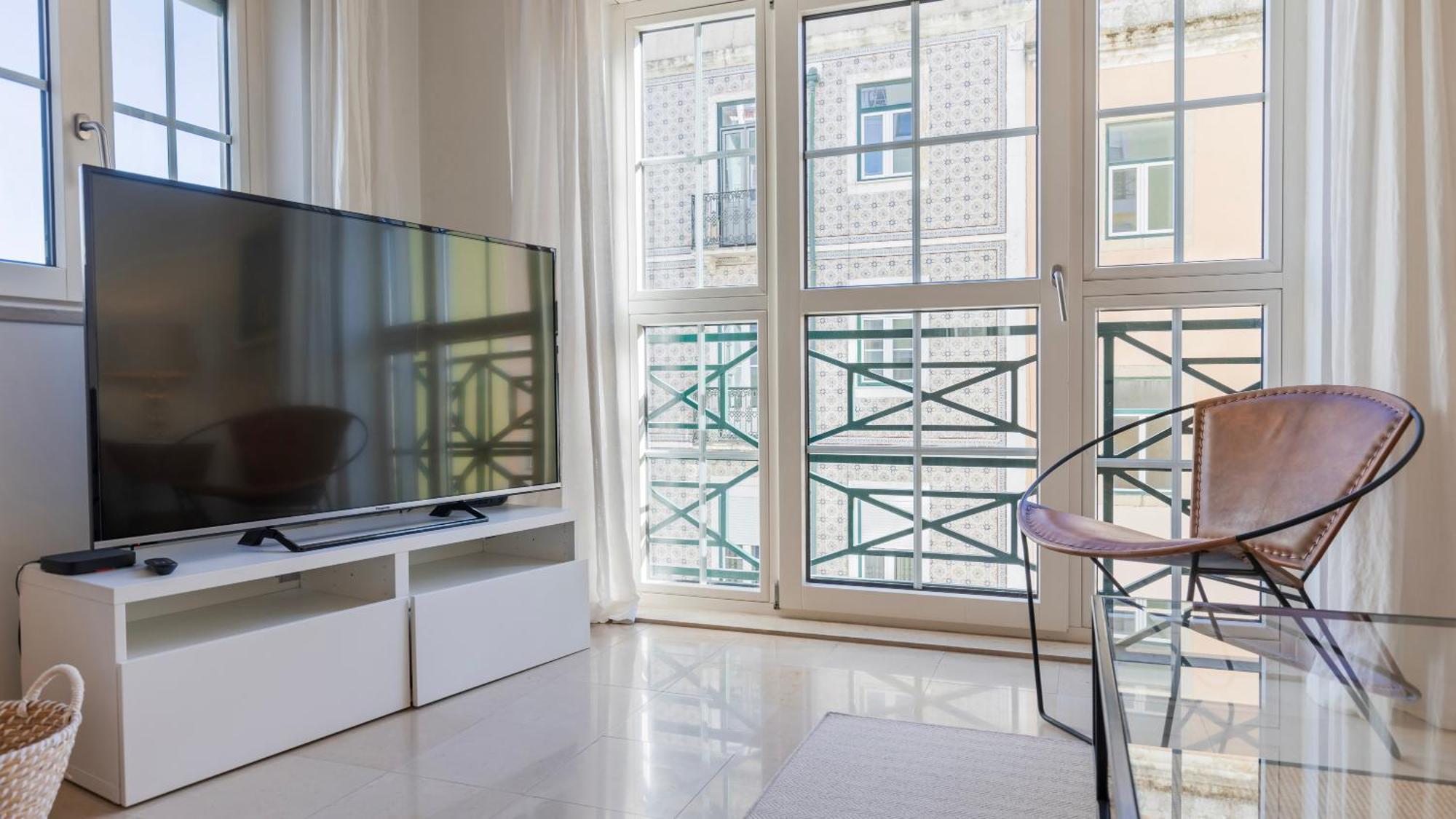 Stylish Apartment With Parking By Lovelystay 리스본 외부 사진