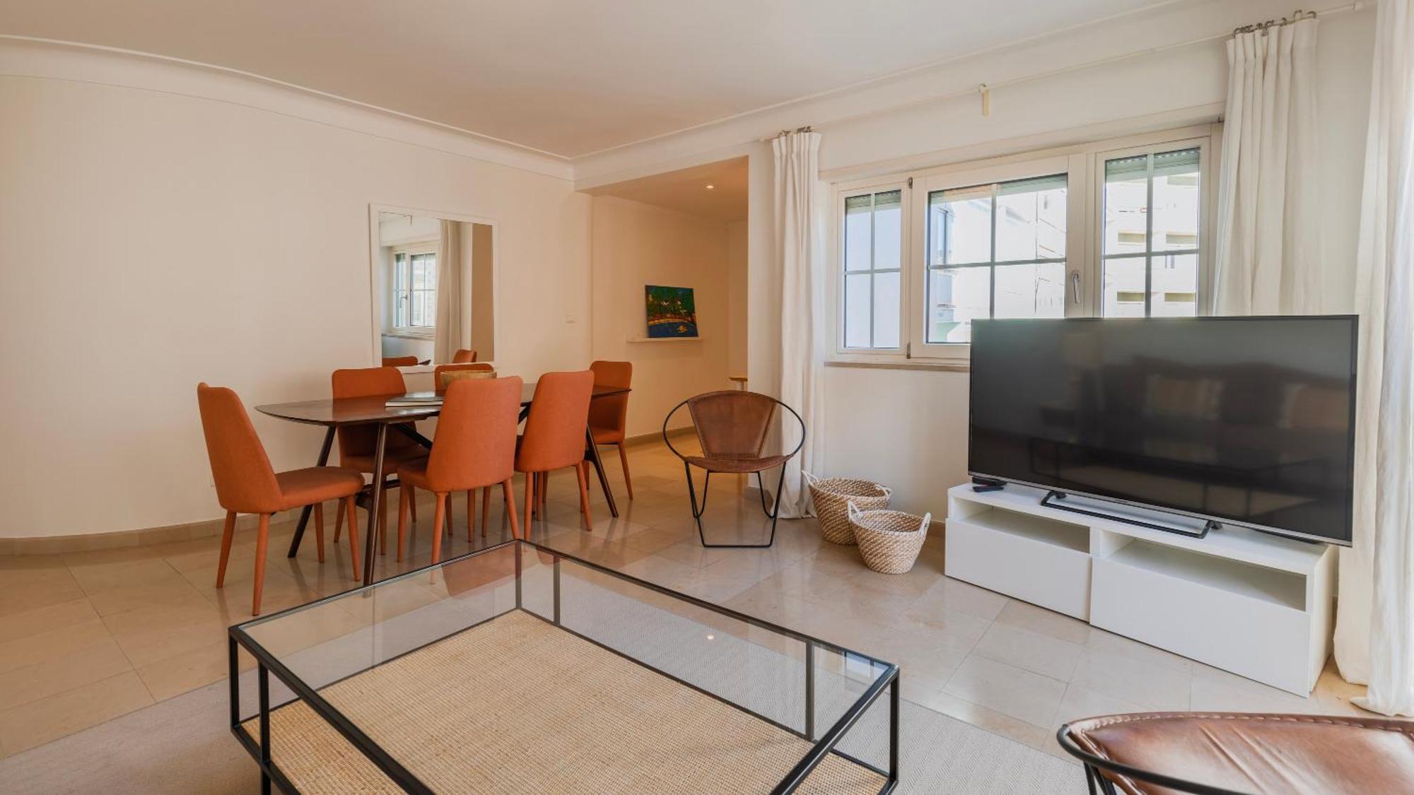 Stylish Apartment With Parking By Lovelystay 리스본 외부 사진