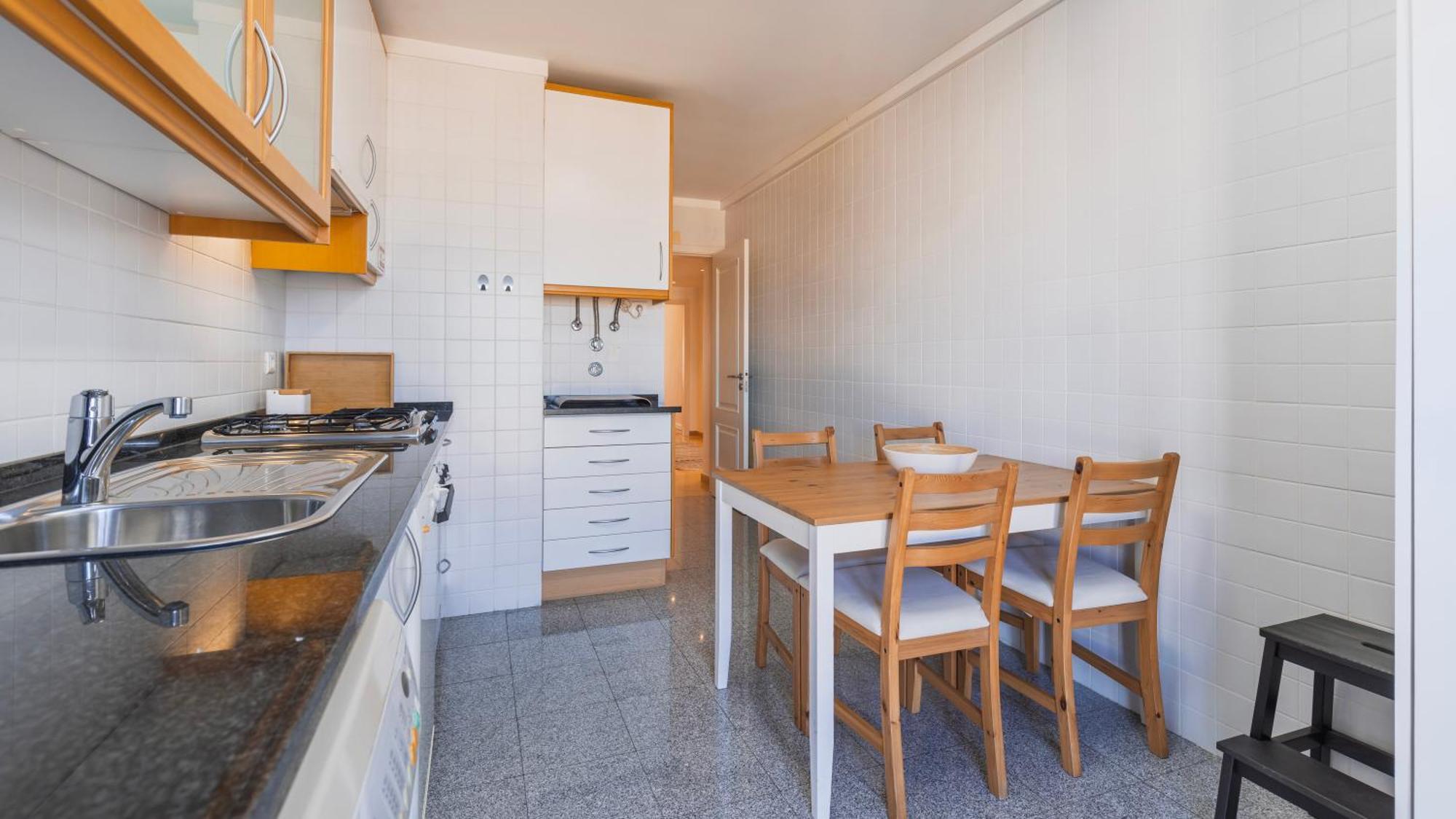 Stylish Apartment With Parking By Lovelystay 리스본 외부 사진
