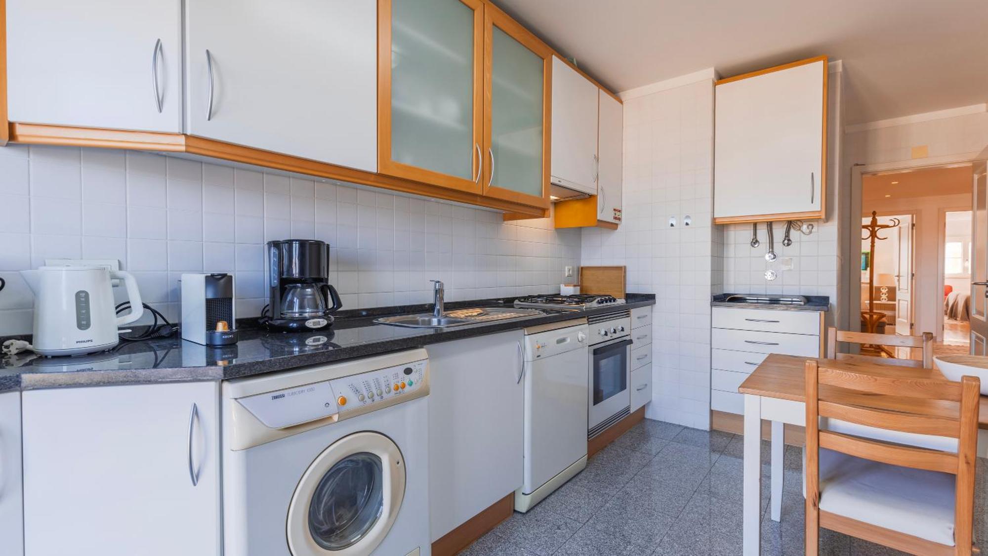 Stylish Apartment With Parking By Lovelystay 리스본 외부 사진