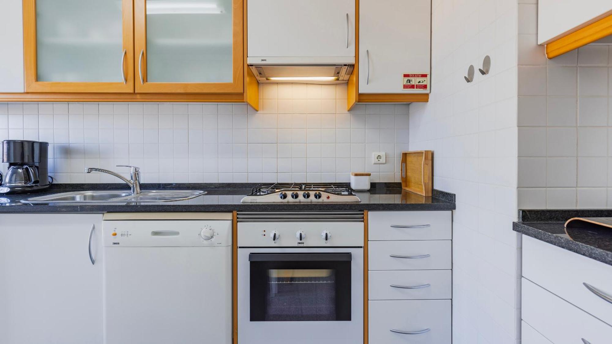 Stylish Apartment With Parking By Lovelystay 리스본 외부 사진