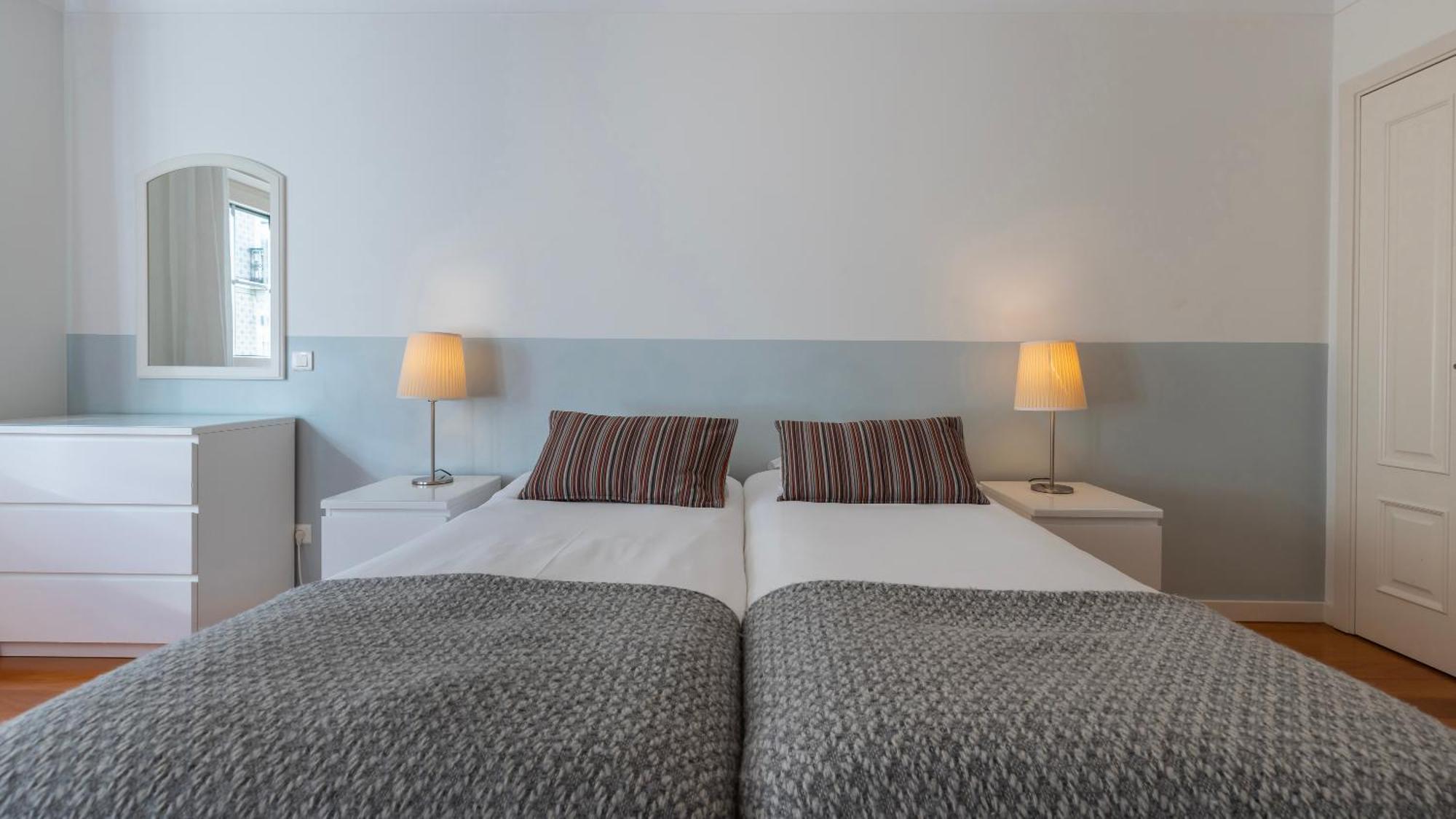 Stylish Apartment With Parking By Lovelystay 리스본 외부 사진