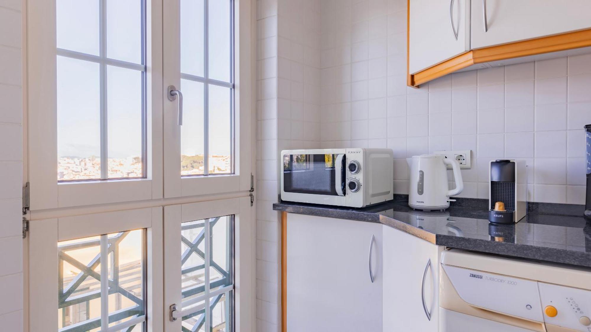 Stylish Apartment With Parking By Lovelystay 리스본 외부 사진